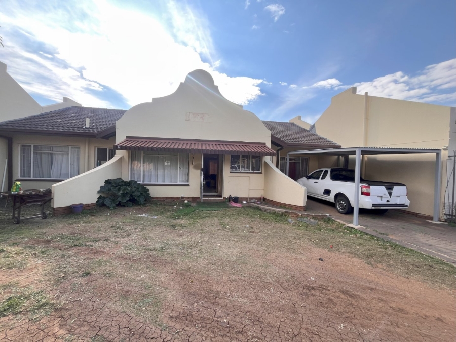 4 Bedroom Property for Sale in Pellissier Free State